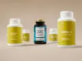 Plusieurs flacons de compléments alimentaires, dont un Oméga-3 premium, sont présentés sur un fond neutre.