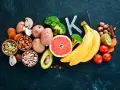 Bananes, pommes de terre, brocolis, avocats, tomates, kiwis, fruits secs, noix, graines et haricots. Un assortiment de potassium aliment pour une alimentation équilibrée.