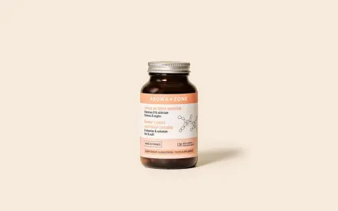 Complément alimentaire Aroma-Zone à base de levure de bière enrichie, vitamines B et sélénium, pour les cheveux et ongles. Découvrez les vitamine b12 bienfaits.