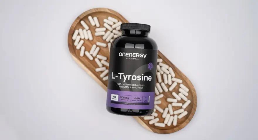 Bouteille de L-Tyrosine, un acide aminé essentiel, entourée de gélules sur un plateau en bois. Découvrez les l tyrosine bienfaits pour votre bien-être.